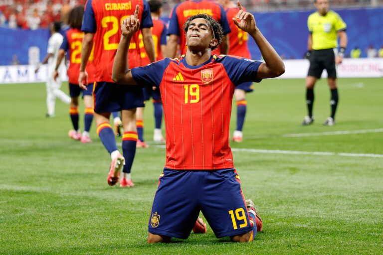 Lamine Yamal marque tôt alors que l'Espagne écrase l'Arabie Saoudite 4-0