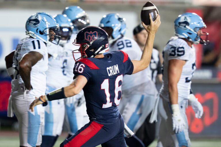 Le botté de dégagement bloqué de Micah Awe mène les Alouettes devant les Argonauts