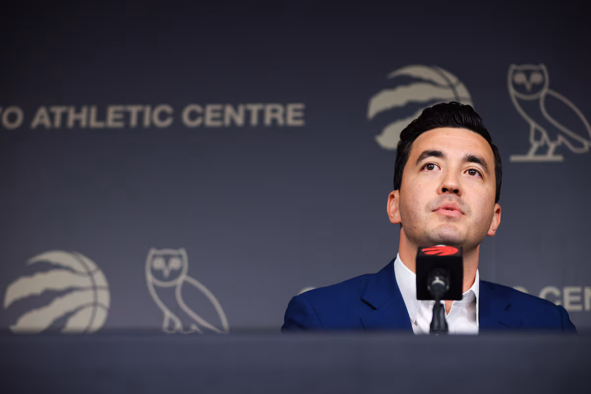 Le contrat du directeur général des Raptors de Toronto, Bobby Webster, est prolongé et ajoute le titre de vice-président exécutif