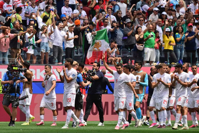 L'équipe iranienne de la Coupe du monde laisse une note de remerciement dans le vestiaire de Los Angeles
