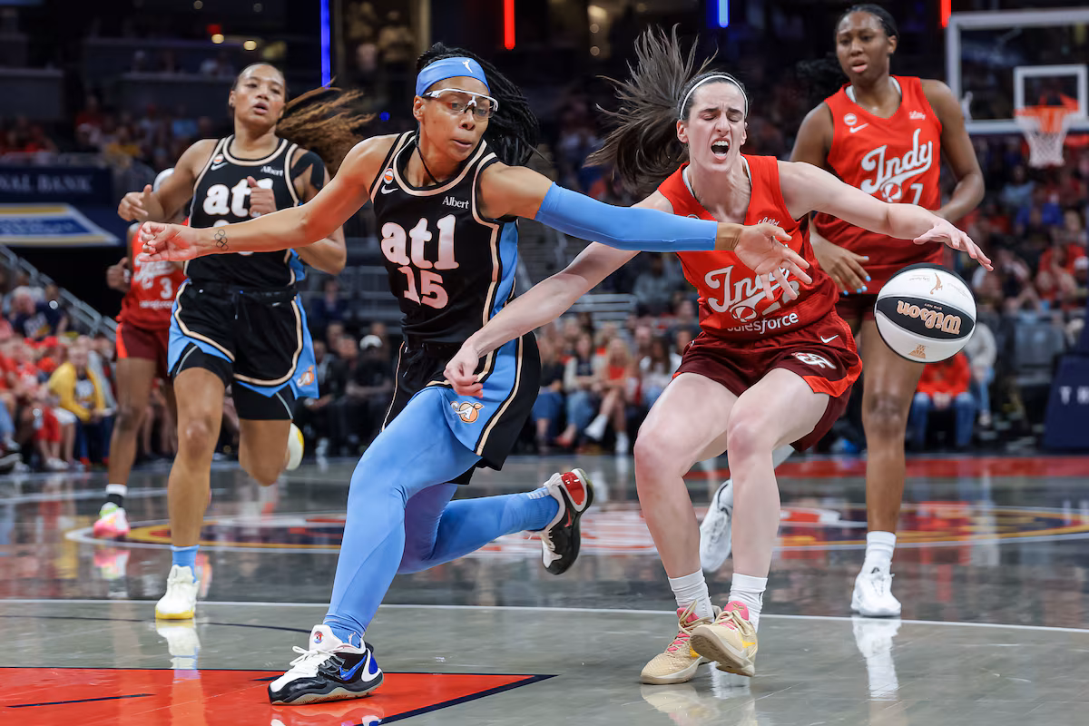 Les 25 points de Kelsey Mitchell aident Fever à entamer la défense du titre de la Coupe du Commissaire lors d'une victoire contre Dream