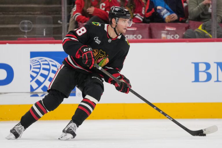 Les Blackhawks échangent Andre Burakovsky aux Sénateurs alors que l'Avalanche ramène Brent Burns