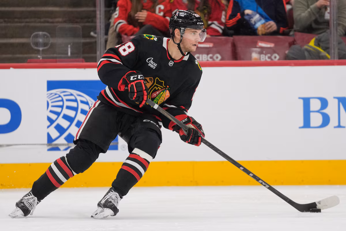 Les Blackhawks échangent Andre Burakovsky aux Sénateurs alors que l'Avalanche ramène Brent Burns