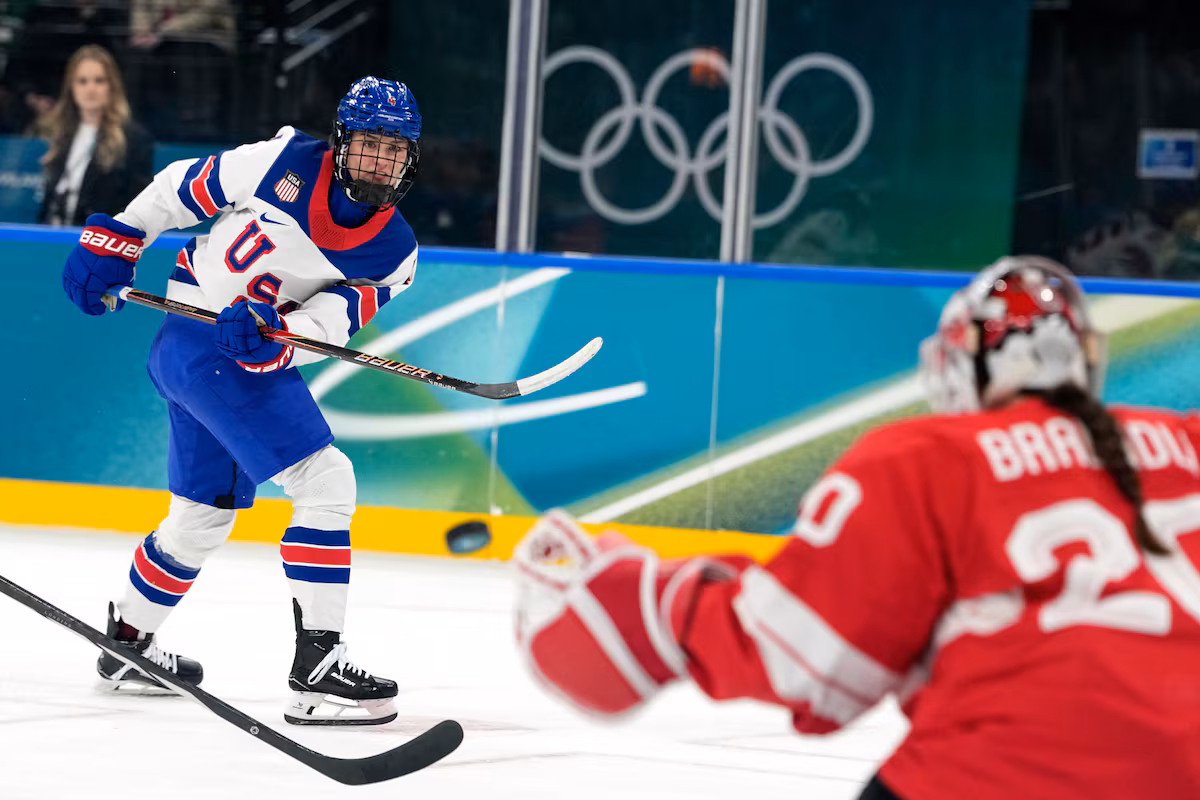 Les Goldeneyes sélectionnent l'olympienne Caroline Harvey avec le premier choix au repêchage de la PWHL