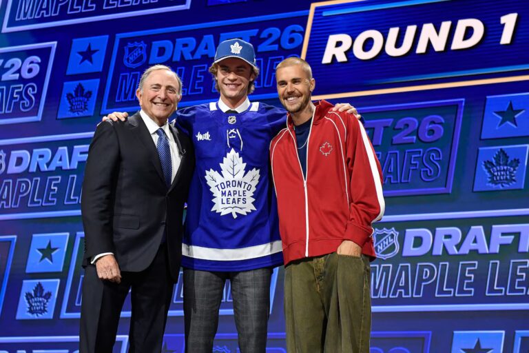 Les Maple Leafs repêchent le meilleur espoir Gavin McKenna avec le premier choix au total
