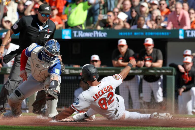 Les Orioles marquent cinq points en neuvième pour battre les Blue Jays 6-5