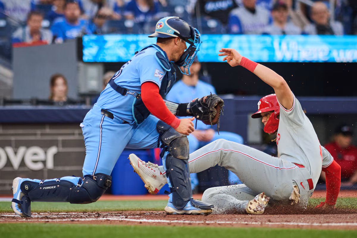 Les Phillies s'échauffent au début de la victoire 5-2 contre les Blue Jays