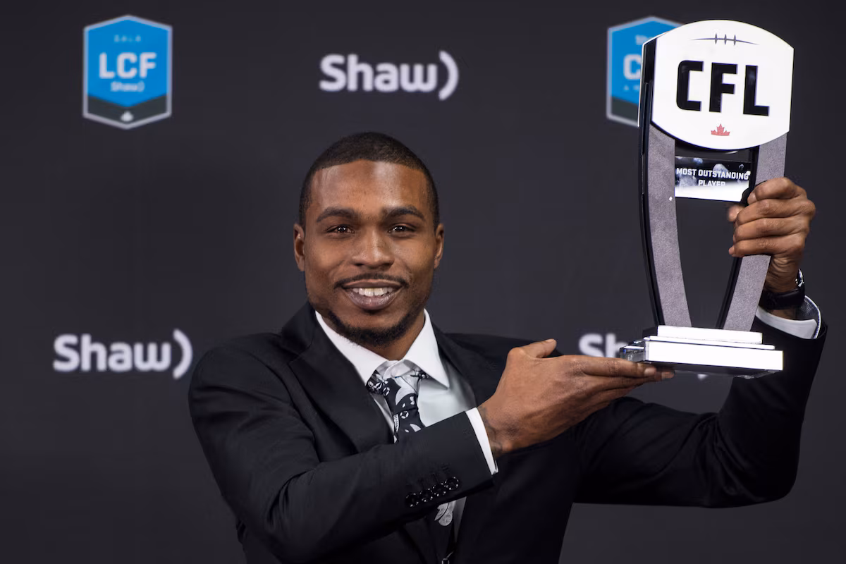 Les Tiger-Cats de Hamilton surprennent Banks avec un signe de tête de HoF
