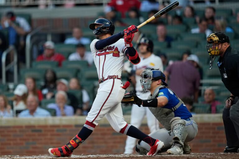 Les circuits de trois points de Dubón et Albies mènent les Braves devant les Blue Jays pour une 12e victoire consécutive contre Corbin