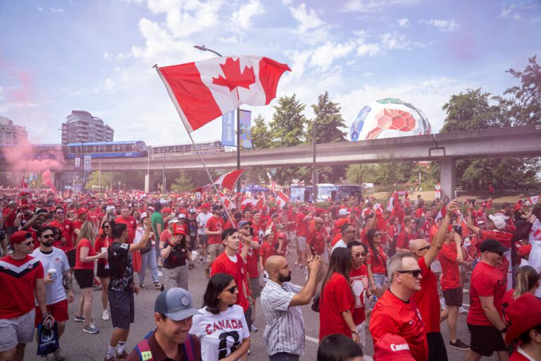Les partisans du Canada optimistes après une défaite déchirante 2-1 contre la Suisse