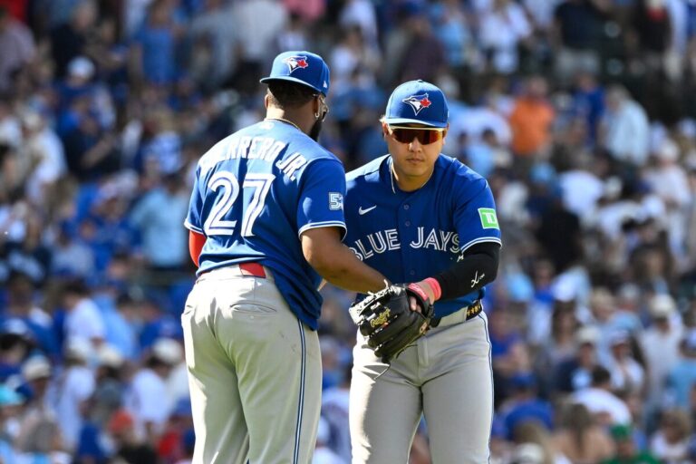 Okamoto et Varsho homer alors que les Blue Jays se rassemblent de cinq pour étourdir les Cubs