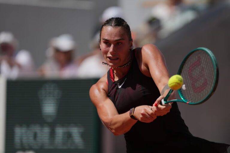 Sabalenka et Osaka seront le premier match nocturne féminin à Roland-Garros depuis trois ans