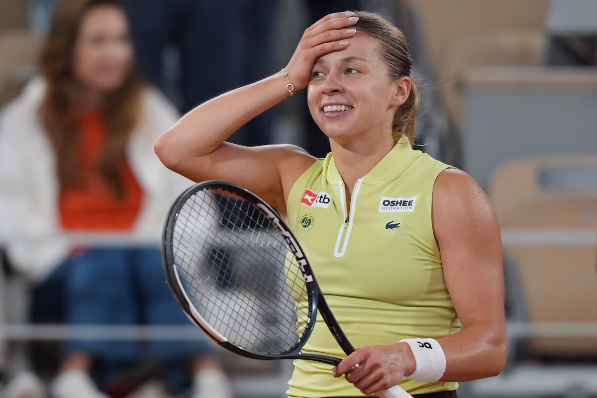 Siroter du thé alimente la course de la qualifiée polonaise Chwalinska à la finale de Roland-Garros contre l'adolescente Andreeva