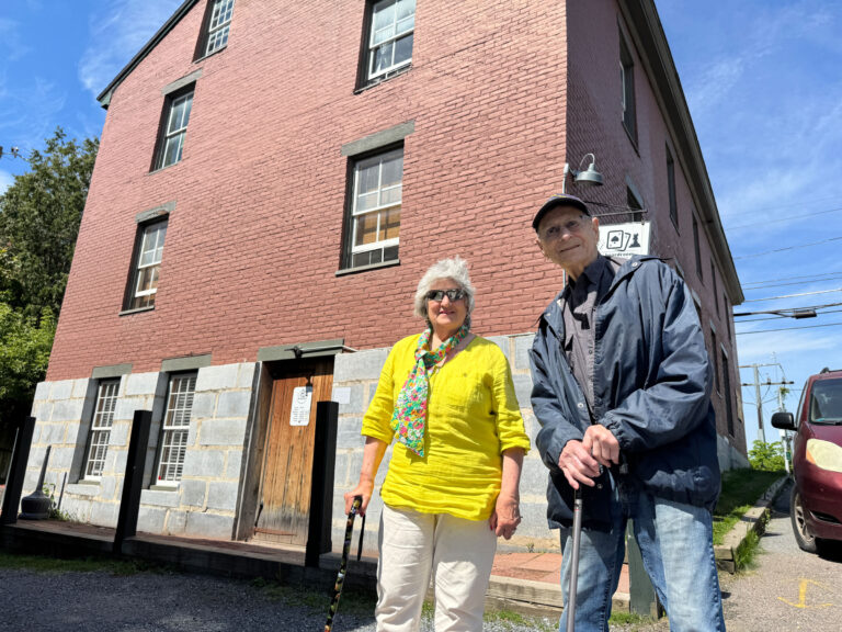 Vidéo : Lucy et Steve Boyajian partagent leurs souvenirs du quartier 1 de Burlington