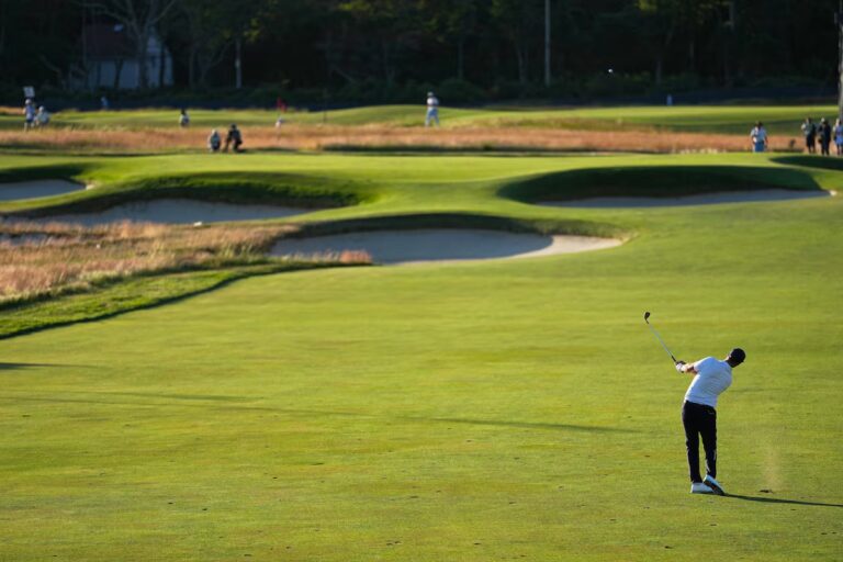 Wyndham Clark transforme l’US Open en fugitif mais Scottie Scheffler a encore un faible espoir