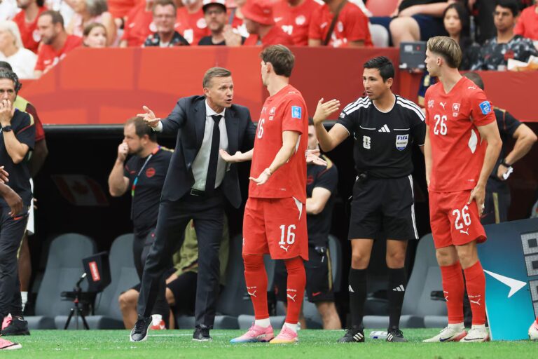 Avec la revendication du leurre Davies, Canada Soccer ne peut toujours pas s'écarter de son chemin