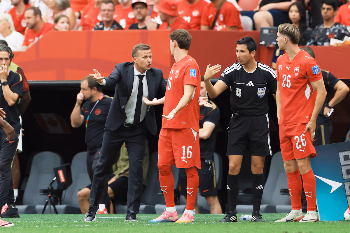 Avec la revendication du leurre Davies, Canada Soccer ne peut toujours pas s'écarter de son chemin