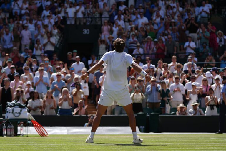 Cobolli rend hommage à Ronaldo alors que Paolini gagne devant Federer lors du grand jour de l'Italie à Wimbledon