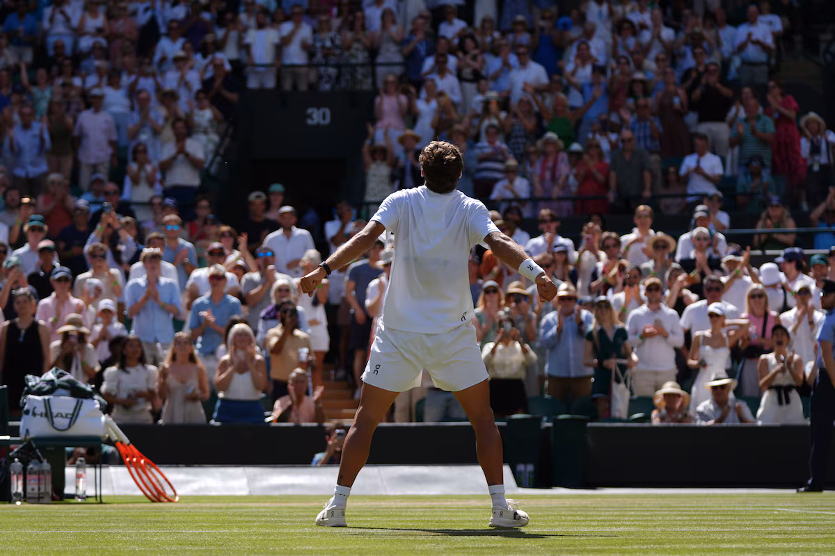 Cobolli rend hommage à Ronaldo alors que Paolini gagne devant Federer lors du grand jour de l'Italie à Wimbledon