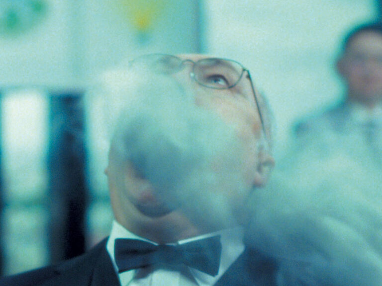 Critique télévisée : "From", "Human Vapor", "The Sheep Detectives"