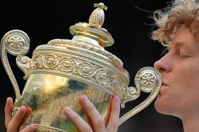 Jannik Sinner bat Alexander Zverev et remporte à nouveau Wimbledon