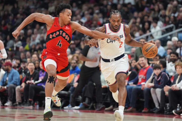 Kawhi Leonard serait de retour à Toronto alors que les Raptors et les Clippers sont sur le point de conclure un accord