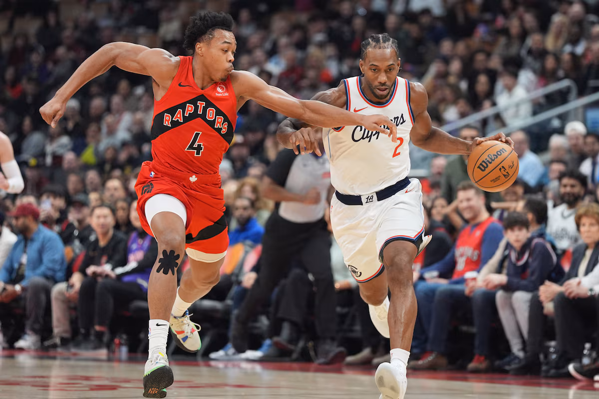 Kawhi Leonard serait de retour à Toronto alors que les Raptors et les Clippers sont sur le point de conclure un accord