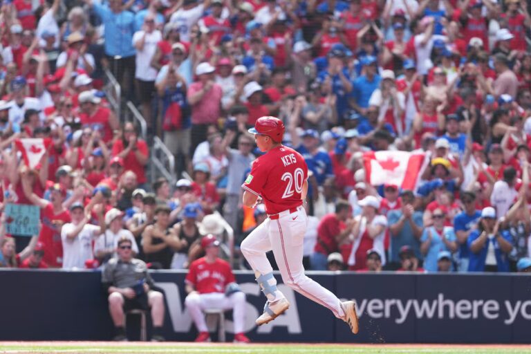 Keys des Blue Jays vit pleinement l'expérience de la fête du Canada à son 10e au bâton