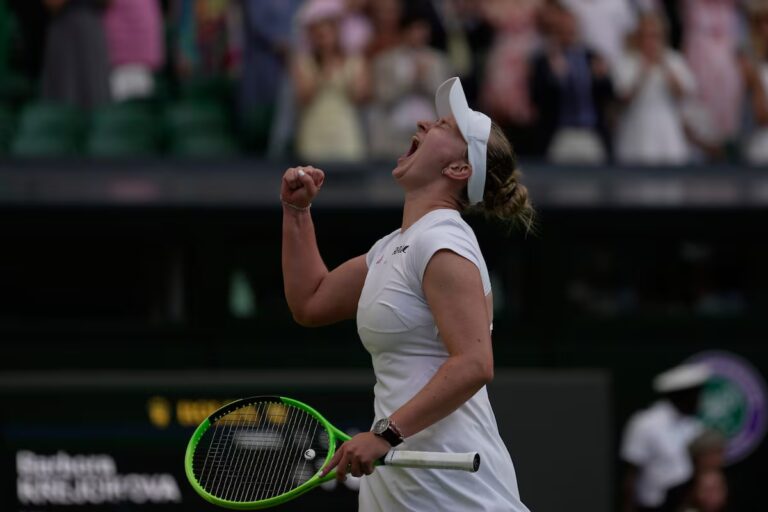 Krejcikova élimine la gagnante de Roland-Garros Andreeva lors d'un revers à Wimbledon, tandis que Gauff bat Sierra