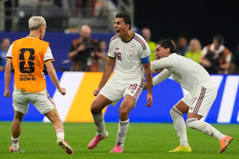 L'Espagne se qualifie pour les quarts de finale de la Coupe du monde, tandis que ses supporters pourraient montrer un peu plus d'appréhension