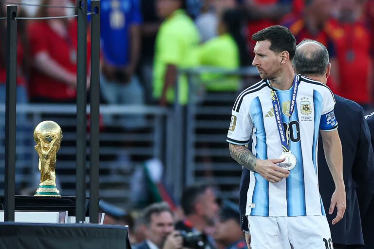 La Coupe du Monde presque parfaite de Messi le rapproche le plus possible du sommet. Il n'y a pas de meilleur moment pour prendre sa retraite