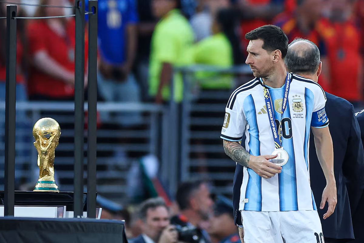 La Coupe du Monde presque parfaite de Messi le rapproche le plus possible du sommet. Il n'y a pas de meilleur moment pour prendre sa retraite