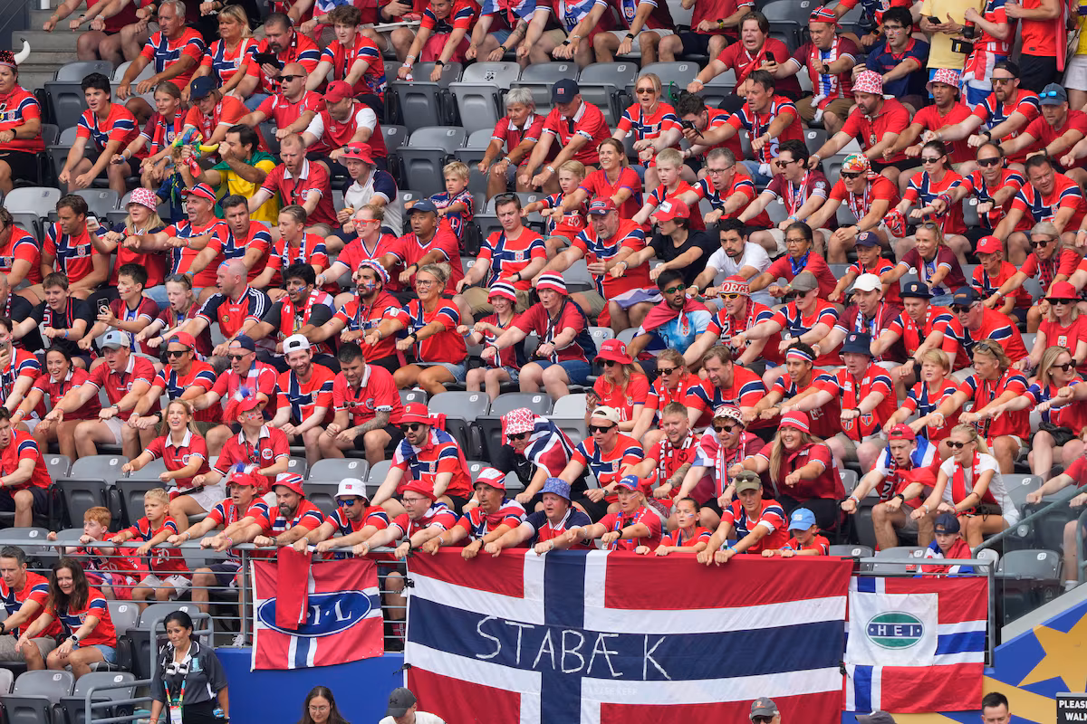 La Coupe du monde dirigée par Erling Haaland attise la fierté du football chez les supporters norvégiens au pays et à l'étranger