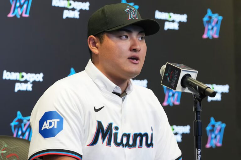Le cogneur japonais Rintaro Sasaki lance les dés avec les Marlins