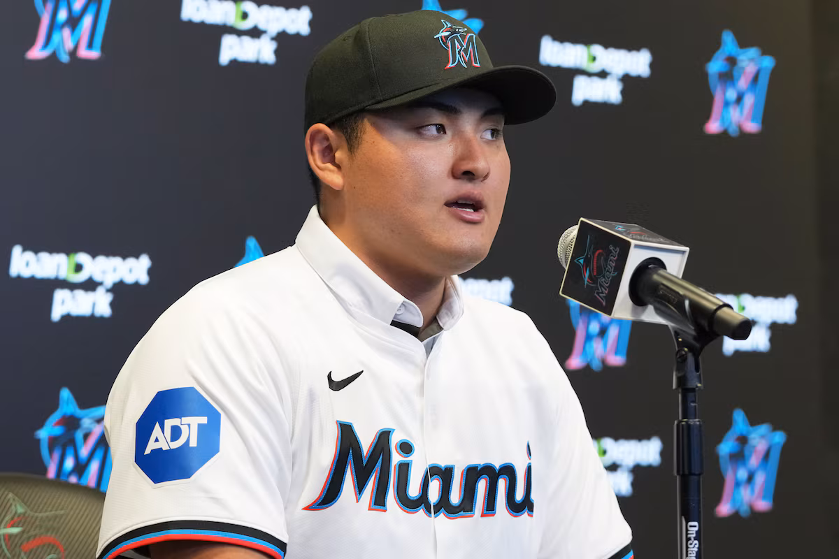 Le cogneur japonais Rintaro Sasaki lance les dés avec les Marlins