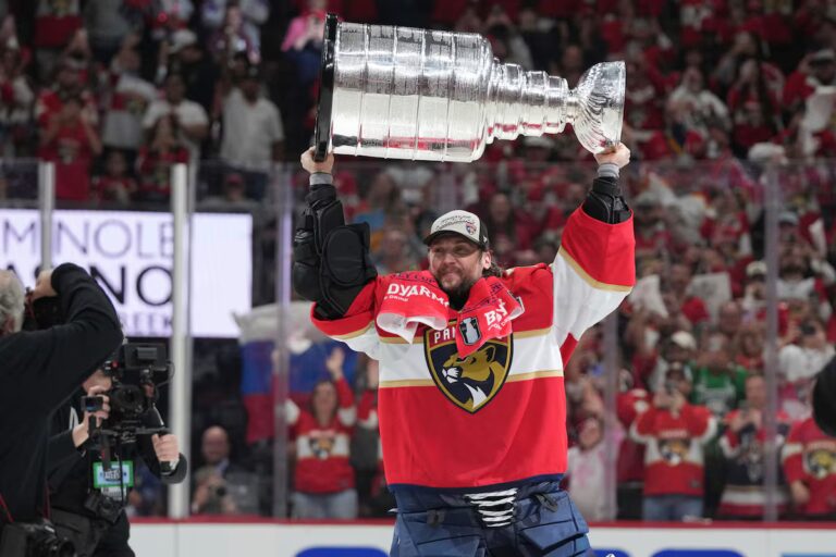 Le gardien vedette Sergei Bobrovsky en tête d'affiche de l'agence libre de la LNH après deux courses à la Coupe Stanley