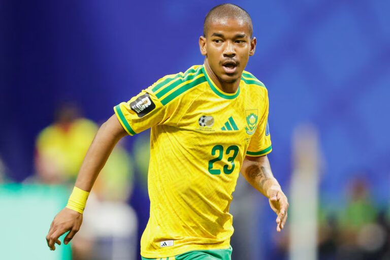 Le milieu de terrain sud-africain Jayden Adams est décédé