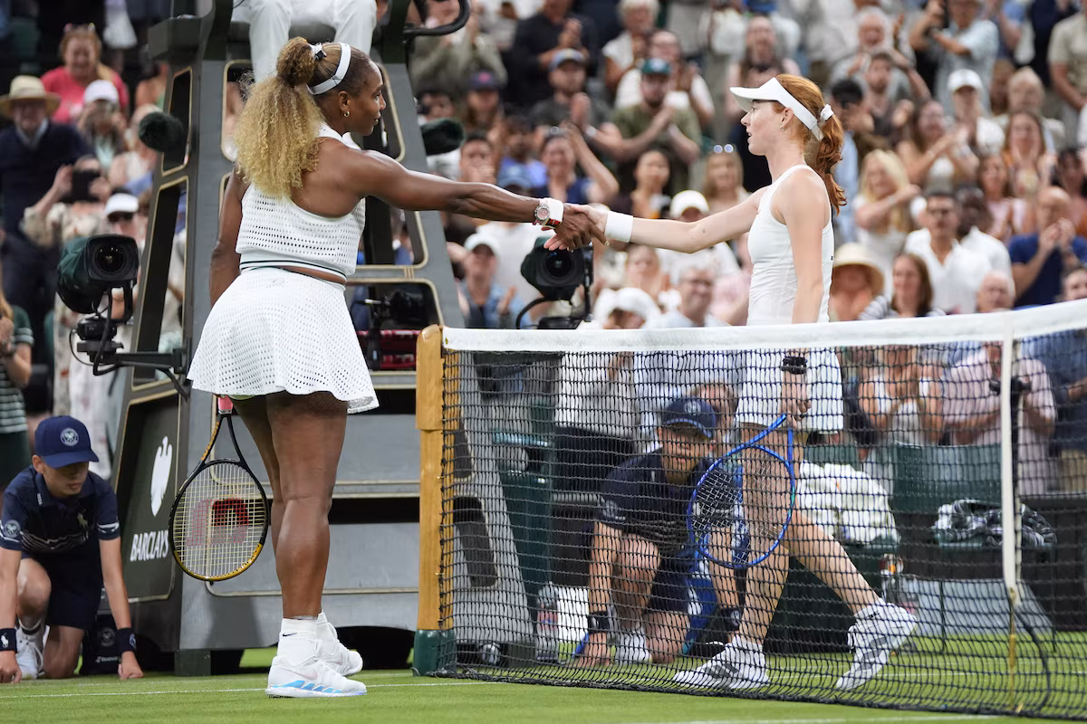 Le retour de Serena Williams en simple a déraillé par Maya Joint à Wimbledon