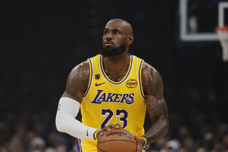 LeBron James va quitter les Lakers et prévoit de jouer ailleurs la saison prochaine
