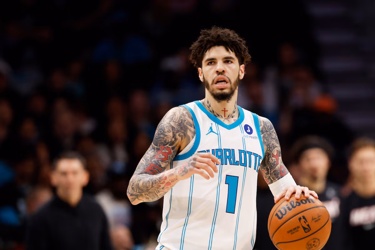 Les Hornets auraient échangé LaMelo Ball aux Timberwolves contre Naz Reid, choix au repêchage