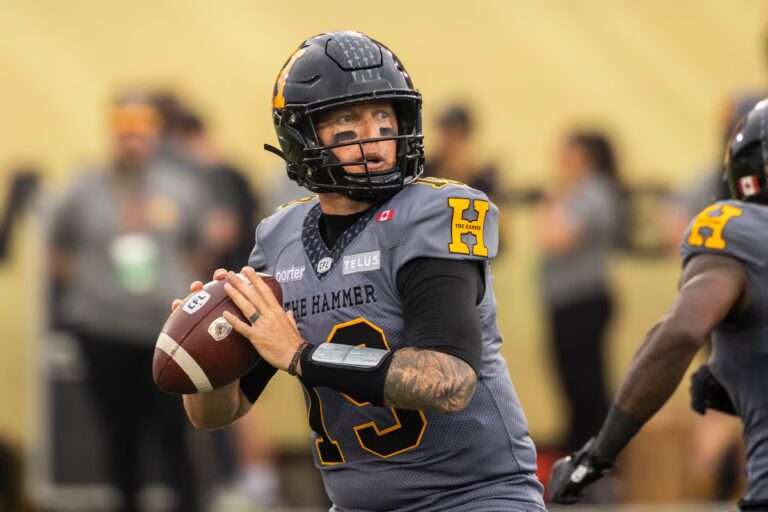 Les Tiger-Cats disent que le quart Bo Levi Mitchell a subi avec succès une opération à la cheville