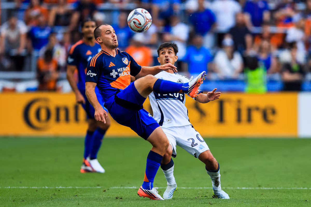 Les Whitecaps tombent face à Cincinnati 4-3 alors que Bucha marque deux fois