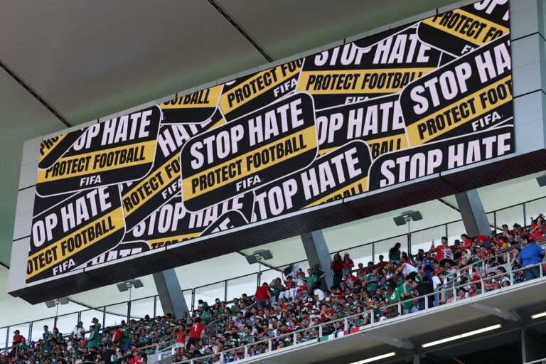 Les abus sur les réseaux sociaux contre les joueurs, les entraîneurs et les officiels sont en augmentation lors de la Coupe du monde