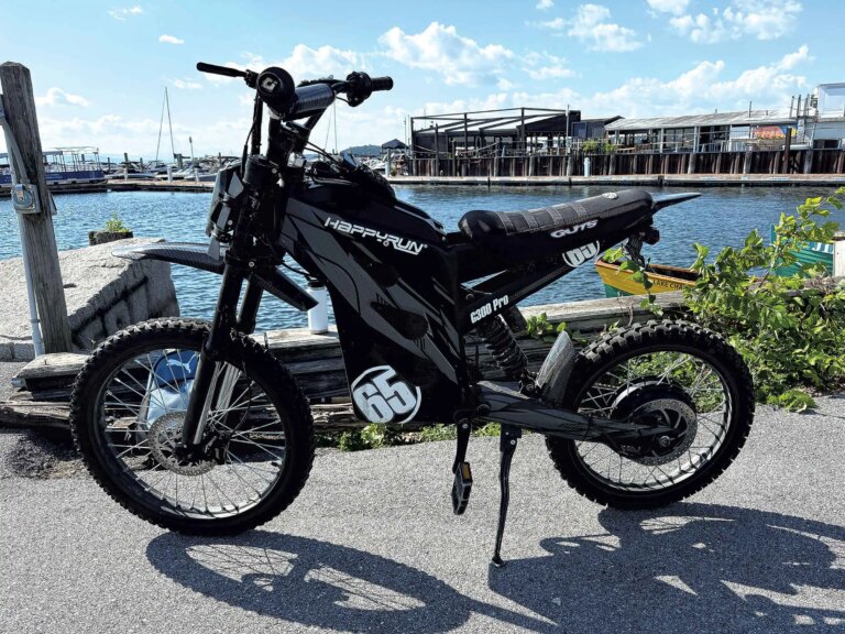 Les inquiétudes augmentent concernant les jeunes conducteurs qui conduisent des vélos et des motos électriques