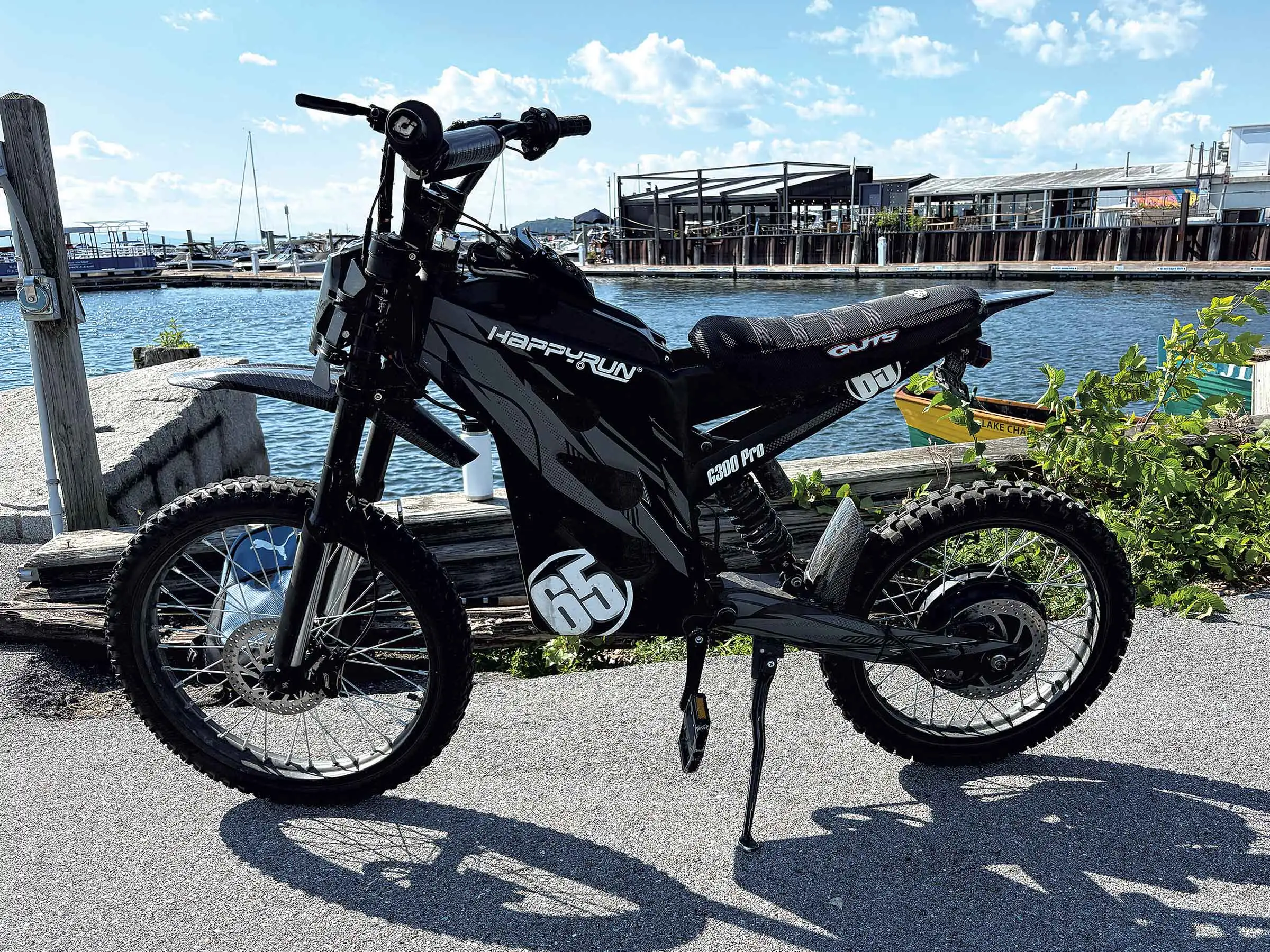 Les inquiétudes augmentent concernant les jeunes conducteurs qui conduisent des vélos et des motos électriques
