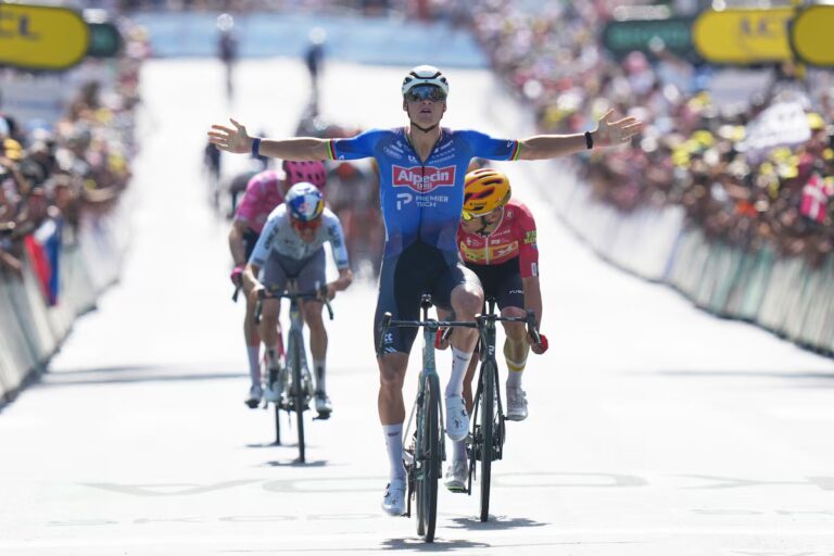 Mathieu van der Poel remporte l'étape 9 du Tour de France raccourcie par la chaleur