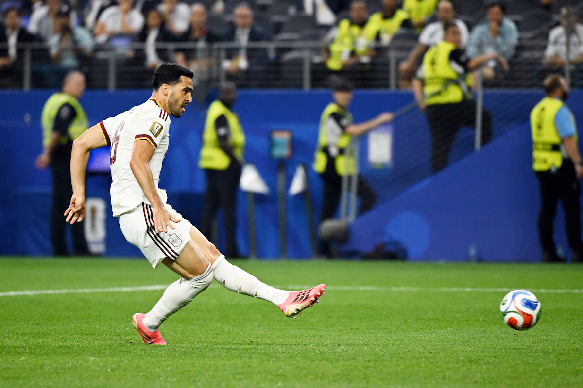 Mikel Merino sort de l'impasse avec le Portugal et envoie l'Espagne en quarts de finale de la Coupe du monde