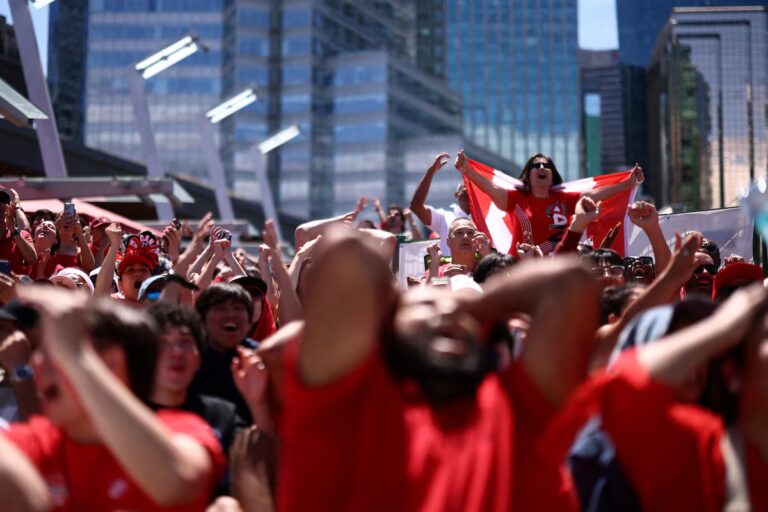 « Nous écrivons l'histoire, bébé ! » : les partisans de tout le pays célèbrent la victoire monumentale du Canada contre l'Afrique du Sud