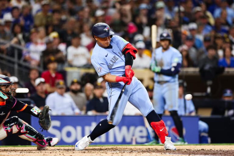 Okamoto frappe un 22e circuit pour égaliser Ohtani alors que les Blue Jays battent les Padres 5-3