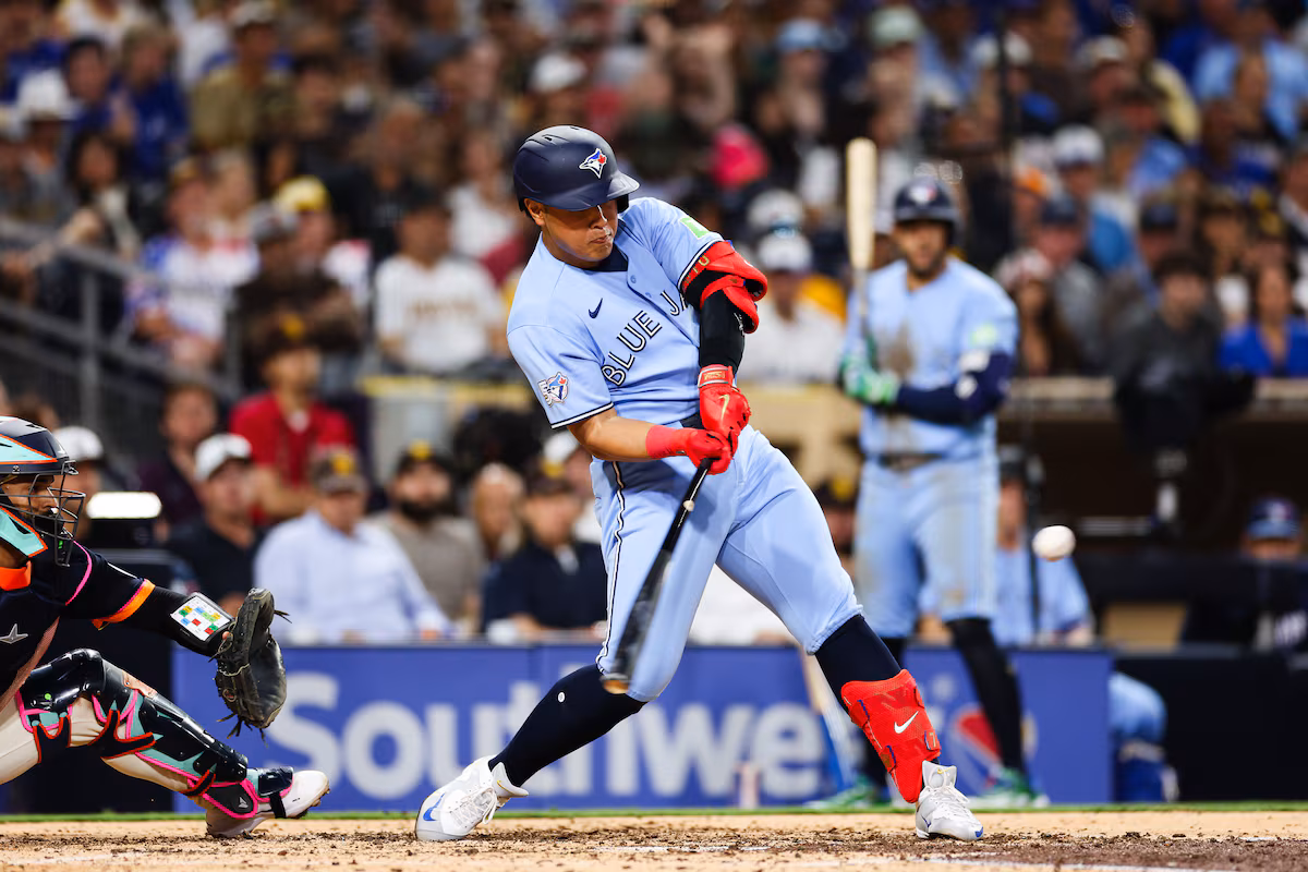 Okamoto frappe un 22e circuit pour égaliser Ohtani alors que les Blue Jays battent les Padres 5-3